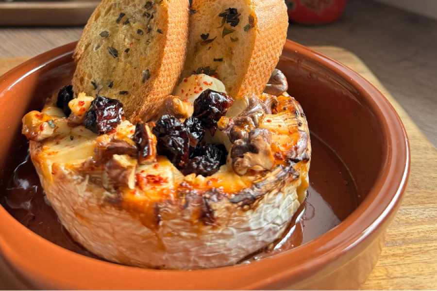 Rețetă bruschete cu brânză Brie, miere, nuci și merișoare la airfryer Breville de 10L by Alexandra Banu