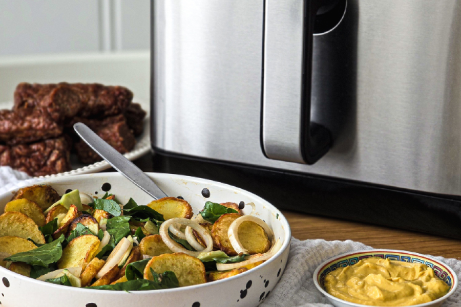 Rețetă mici cu salată de cartofi la airfryer by Corina Ureche