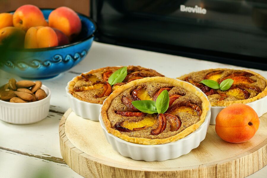 Rețetă Mini-tarte cu piersici și caise caramelizate la airfryer Breville cu rotisor